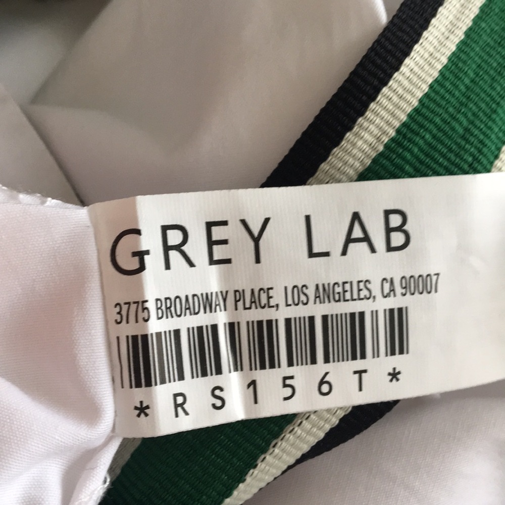 “SOLD” GREY LAB NWT -M- Fun Snap up White Top With 4 Ties - Picture 8 of 9
